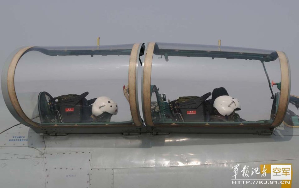 A Su-30 fighter formation of the Air Force of the Chinese People's Liberation Army (PLA) conducts a high-altitude attack and defense confrontation training at a flight training base in north China. (China Military Online/Huang Ziyue, Zhan Zhilei)