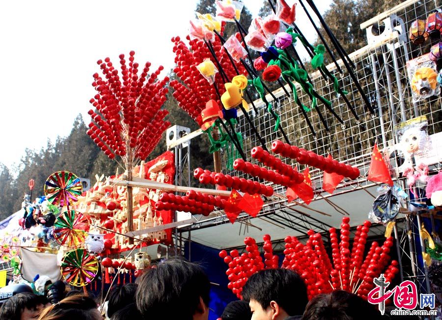 The Ditan Temple Fair is one of the busiest and most popular temple fairs in Beijing. It is held every year at Ditan Park, where emperors used to offer sacrifice to appease gods, during Spring Festival. In modern times, the temple fair still features reenactments of the Ming's and Qing's imperial sacrificial rituals. It also stages a wide range of folk performances, children's puppet shows and acrobatic shows. Vendors sell a wide variety of local snacks and other foods as well as useful items. (China.org.cn)