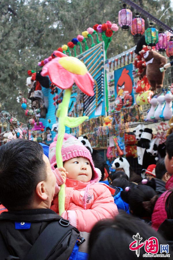 The Ditan Temple Fair is one of the busiest and most popular temple fairs in Beijing. It is held every year at Ditan Park, where emperors used to offer sacrifice to appease gods, during Spring Festival. In modern times, the temple fair still features reenactments of the Ming's and Qing's imperial sacrificial rituals. It also stages a wide range of folk performances, children's puppet shows and acrobatic shows. Vendors sell a wide variety of local snacks and other foods as well as useful items. (China.org.cn)