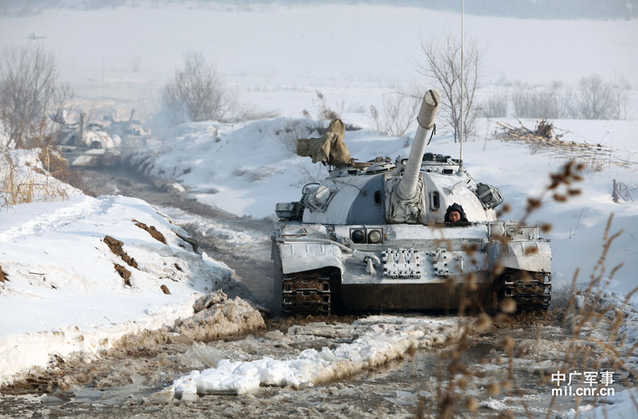 The tank echelon of an armored brigade under the Shenyang Military Area Command (MAC) of the Chinese People's Liberation Army (PLA) recently completed training on eight subjects, including command and control, concealing and camouflage, anti-interference and rush repair on battlefield etc., and conducted all-dimensional test of equipment's technical performance, personnel's equipment operation capability and tactical coordination and command under frigid weather conditions, greatly enhancing the combat and command capabilities of the troop unit under severely cold conditions. (mil.cnr.cn)