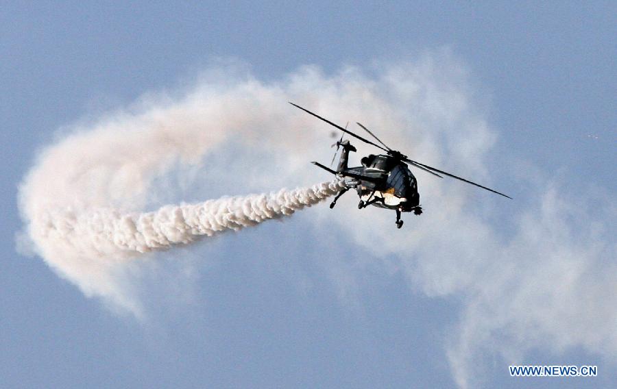 Photo taken on Feb. 21, 2013 shows an aircraft during the full dress rehearsal for the Indian Air Force's Iron Fist 2013 military exercise in Pokhran of the state of Rajasthan, India. (Xinhua/Stringer)