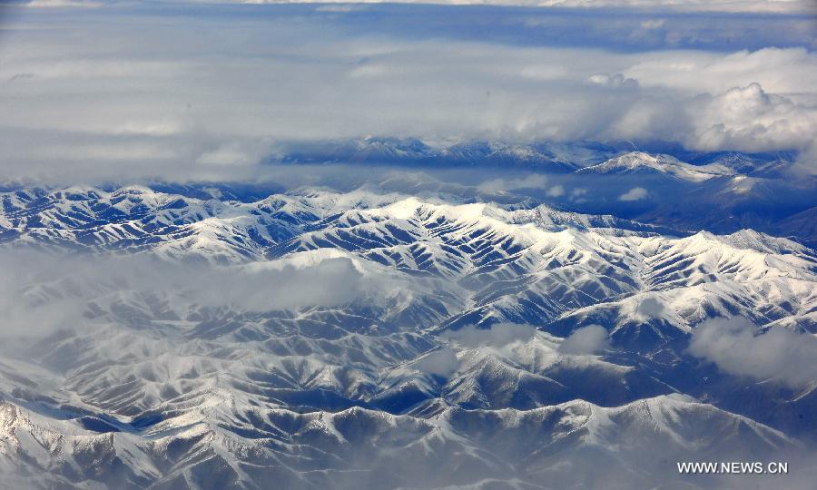 Photo taken on Feb. 21, 2013 from airplane shows aerial view of the west China's Qinghai-Tibet Plateau. (Xinhua/Lian Zhenxiang)  