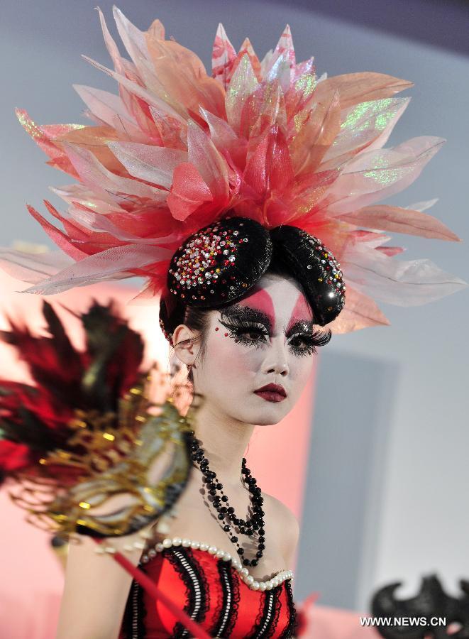 A model presents a make-up design at the 23rd International Cosmetics Exhibition at Taipei World Trade Center in Taipei, southeast China's Taiwan, Feb. 22, 2013. Opened Friday, the five-day event attracted some 160 exhibitors. (Xinhua/Wu Ching-teng) 