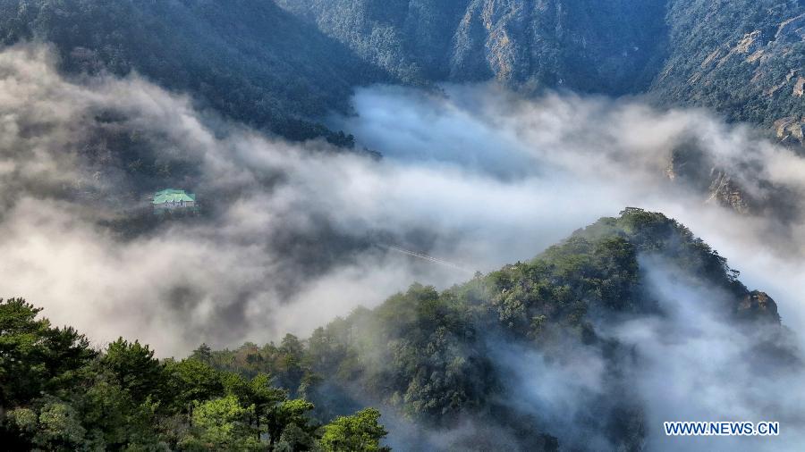 Photo taken on Feb. 22, 2013 shows scenery of the Lushan Mountain in Jiujiang, east China's Jiangxi Province. (Xinhua/Qin Yongyan) 