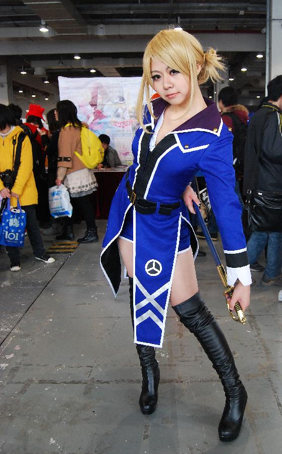 A cosplay enthusiast performs during the 12th Shanghai comic convention held at Shanghai World Expo Exhibition and Convention Center in Shanghai, east China, Feb. 23, 2013. (Xinhua/Ma Tian'en) 