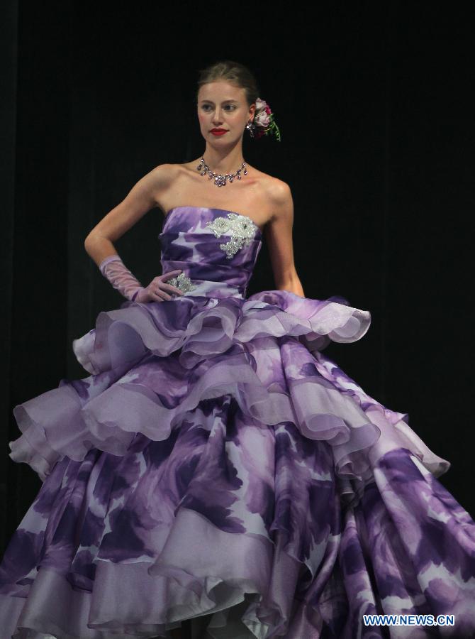 A model presents a creation at an international wedding dress show featuring 70 new designs in Shanghai, east China, Feb. 23, 2013. (Xinhua/Ren Long)