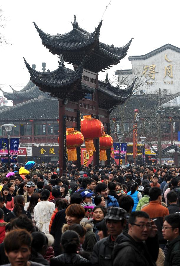 Visitors are seen at the Confucius Temple in Nanjing, capital of east China's Jiangsu Province, Feb. 24, 2013. On the Lantern Festival, tens of thousands of visitors came to the Confucius Temple, a famous tourist destination in Nanjing. (Xinhua/Sun Can)