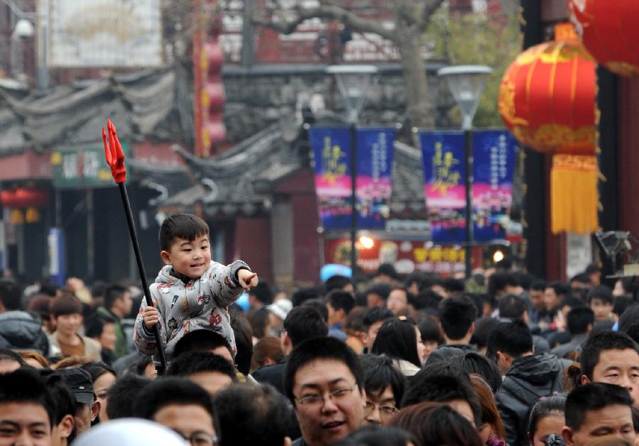 Visitors are seen at the Confucius Temple in Nanjing, capital of east China's Jiangsu Province, Feb. 24, 2013. On the Lantern Festival, tens of thousands of visitors came to the Confucius Temple, a famous tourist destination in Nanjing. (Xinhua/Sun Can)