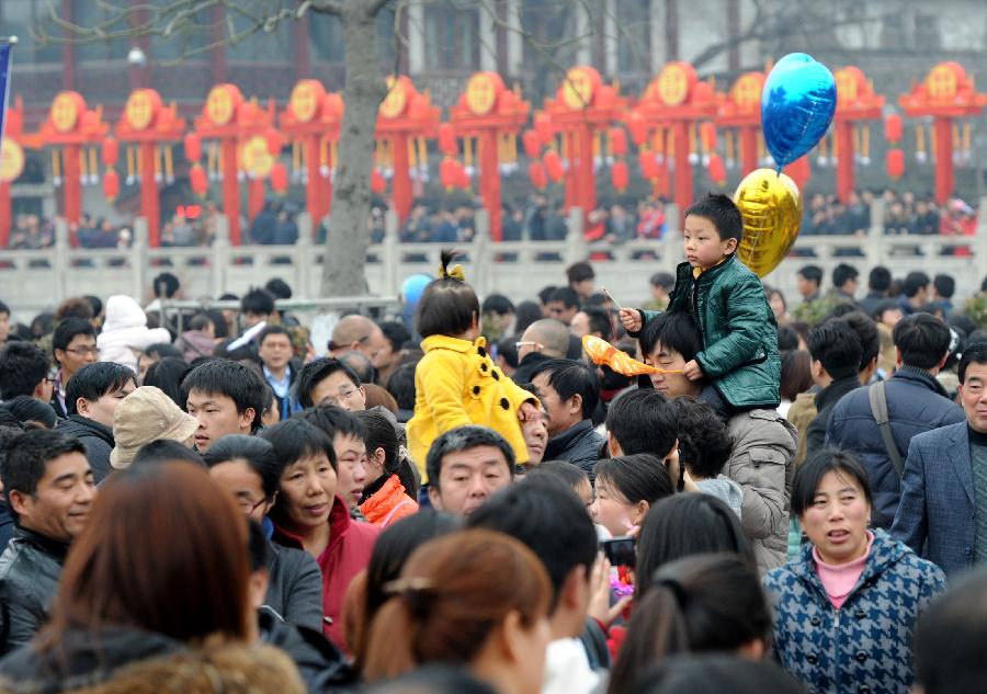 Visitors are seen at the Confucius Temple in Nanjing, capital of east China's Jiangsu Province, Feb. 24, 2013. On the Lantern Festival, tens of thousands of visitors came to the Confucius Temple, a famous tourist destination in Nanjing. (Xinhua/Sun Can)