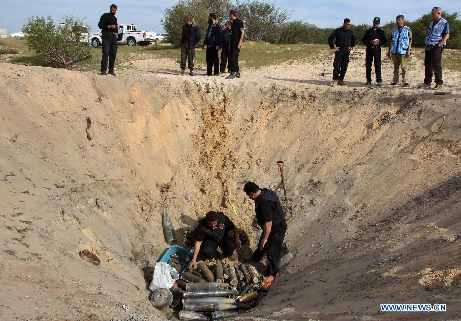 Palestinian security members of Hamas put together unexploded Israeli missiles that landed on Gaza on Nov. 2012 before a demolishment event in the southern Gaza Strip city of Rafah on Feb. 25, 2013. (Xinhua/Khaled Omar) 