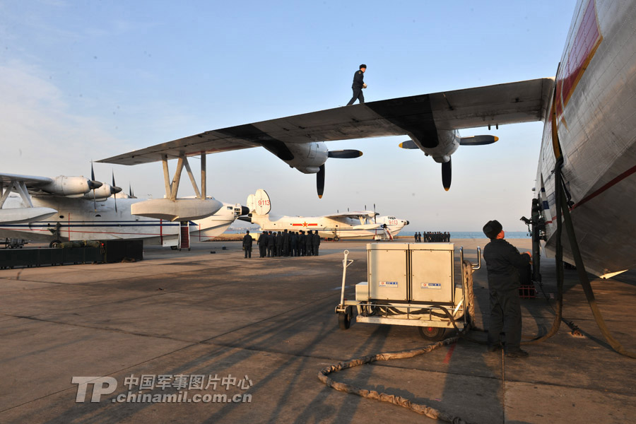 From Feb. 19 to 20, the seaplane force under the North Sea Fleet of the Navy of the Chinese People's Liberation Army (PLA) conducts a two-day multi-subject training at sea, which includes subjects like offshore low altitude flight, open-sea reconnaissance, search and rescue. (China Military Online/Wang Songqi)