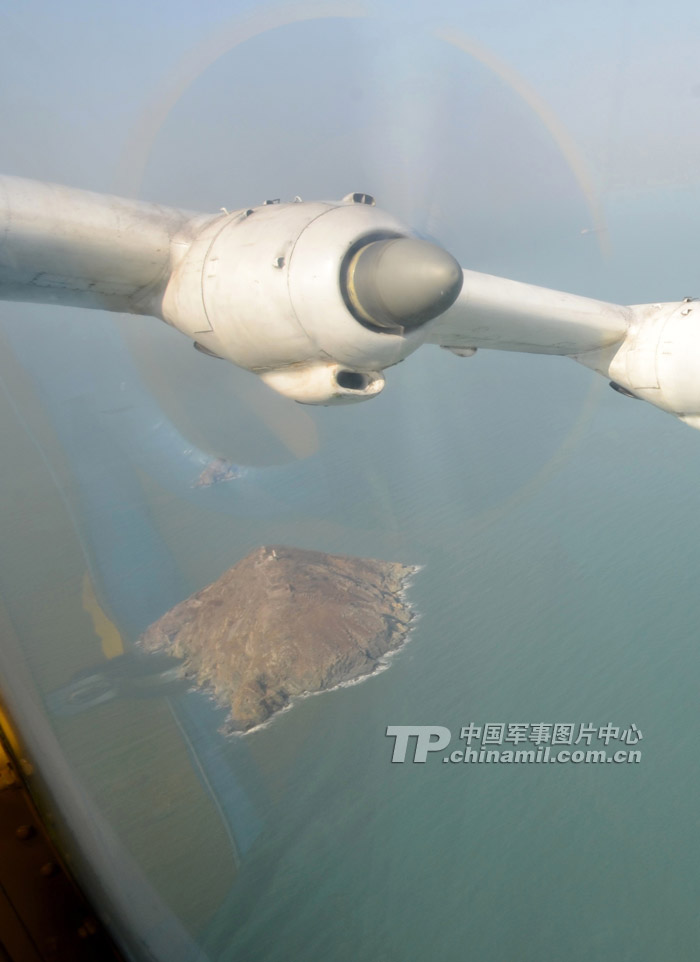 From Feb. 19 to 20, the seaplane force under the North Sea Fleet of the Navy of the Chinese People's Liberation Army (PLA) conducts a two-day multi-subject training at sea, which includes subjects like offshore low altitude flight, open-sea reconnaissance, search and rescue. (China Military Online/Wang Songqi)