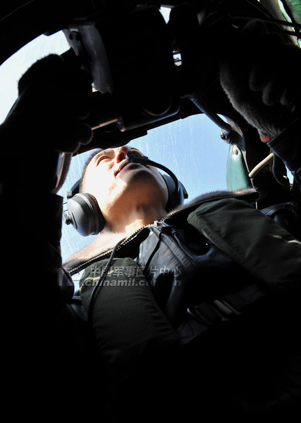 From Feb. 19 to 20, the seaplane force under the North Sea Fleet of the Navy of the Chinese People's Liberation Army (PLA) conducts a two-day multi-subject training at sea, which includes subjects like offshore low altitude flight, open-sea reconnaissance, search and rescue. (China Military Online/Wang Songqi)