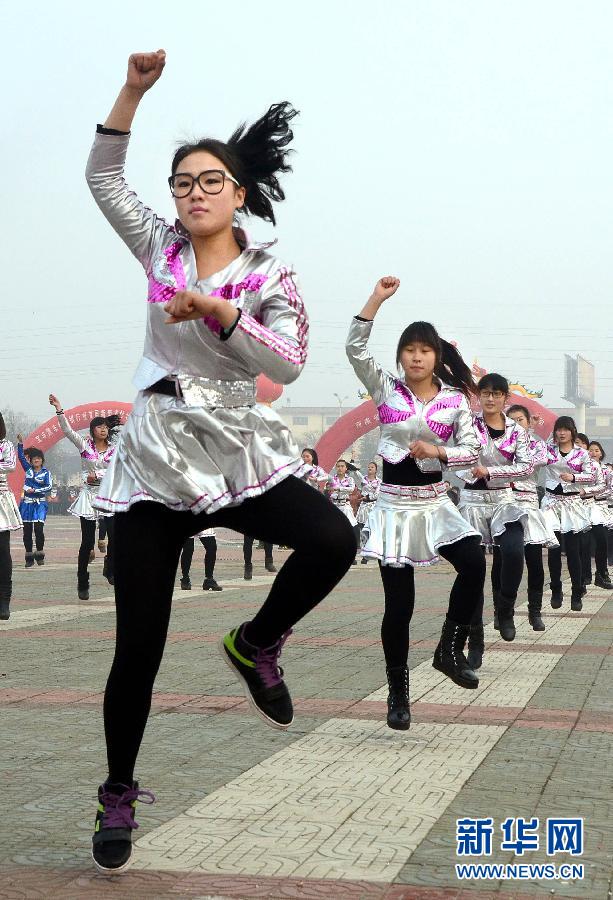 Middle school students perform the dance of "Gangnam style" at the opening ceremony of the first Sport Game of Rural Communities in Baofeng county of Henan province on Feb. 20, 2013. (Xinhua/Wang Song)