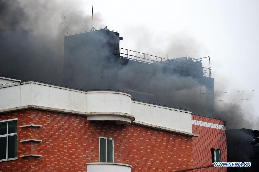 Photo taken on Feb. 25, 2013 shows the scene of a chemical plant blast in Baiyun District of Guiyang, capital of southwest China's Guizhou Province. At least five people were injured in a chemical plant explosion in Guiyang on Monday morning. Part of the plant, which belongs to Bestchem, a local chemical company, was still burning by noon. Firefighters have been deployed to the blast scene while local environmental authorities are keeping an eye on the air quality. (Xinhua/Liu Xu)  