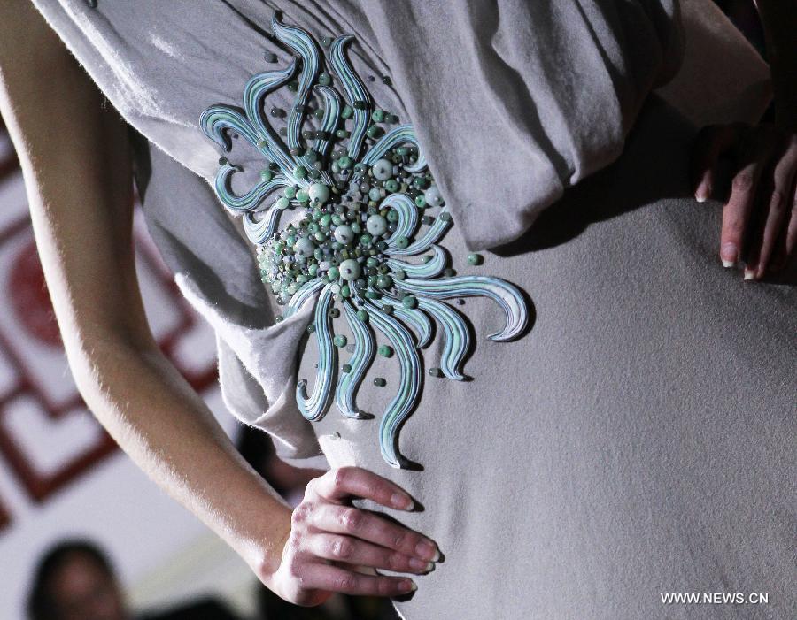 A model displays a creation by Chinese designer Chu Yan at Chinese Cultural Center in Paris, France, Feb. 25, 2013. (Xinhua/Gao Jing)