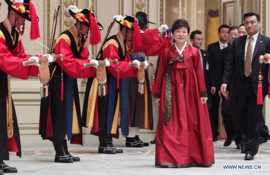 South Korean President Park Geun-hye attends a dinner after inauguration ceremony in Seoul, South Korea, Feb. 25, 2013. Park Geun-hye, the daughter of South Korea's late military strongman Park Chung-Hee, was sworn in as the country's first female president on Monday. (Xinhua/Chung Sung-Jun)