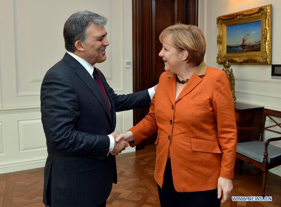 Turkish President Abdullah Gul (L) meets with visiting German Chancellor Angela Merkel in Ankara, Turkey, Feb. 25, 2013. (Xinhua/Mohammad Abu Ghosh) 