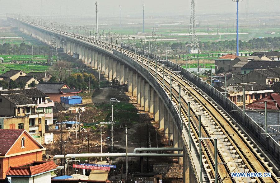 Photo taken on Feb. 25, 2013 shows the completing Hangzhou-Ningbo high-speed railway in Shangyu, east China's Zhejiang Province. Designed at a top speed of 350km/h, the 150-kilometer Hangzhou-Ningbo high-speed railway linking Hangzhou and Ningbo, two hub cities in Zhejiang, will reduce the travel time to 36 minitues when it is put into operation in July 2013, as expected. (Xinhua/Tan Jin) 