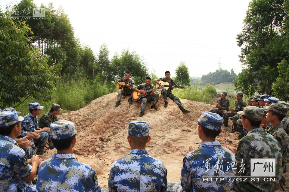 With improvement of teaching mode, a military training base of the Guangzhou Military Area Command (MAC) of the Chinese People's Liberation Army (PLA), as an advanced training institution, has substantially enhanced the training quality of the troops. (China Military Online/Yu Yan)  