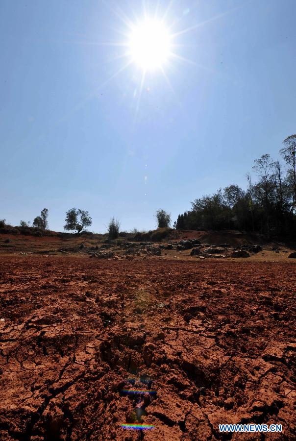 Dried reservoir is seen in Shilin County of southwest China's Yunnan Province, Feb. 27, 2013. About 600,000 people are facing shortage of drinking water amid severe drought that hit southwest China's Yunnan Province for the fourth straight year, and the current drought has affected 5.11 million mu of cropland in the province China's drought relief authority said Feb. 21, 2013. (Xinhua/Lin Yiguang) 