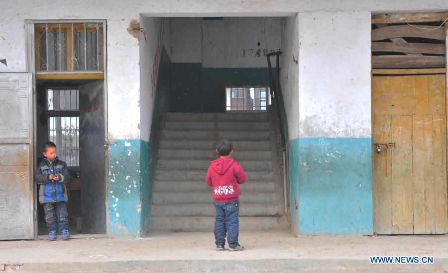 Two students stand by the scene of a stampede accident at the Qinji Elementary School in Xueji County of Xiangyang, central China's Hubei Province, Feb. 27, 2013. Four students were killed in a stampede accident here on Wednesday morning. Relevant departments of Xiangyang have rushed to the scene to carry out rescue efforts, and the injured have been sent to hospital for treatment. The cause of the accident is under investigation. (Xinhua/Xiao Yijiu)