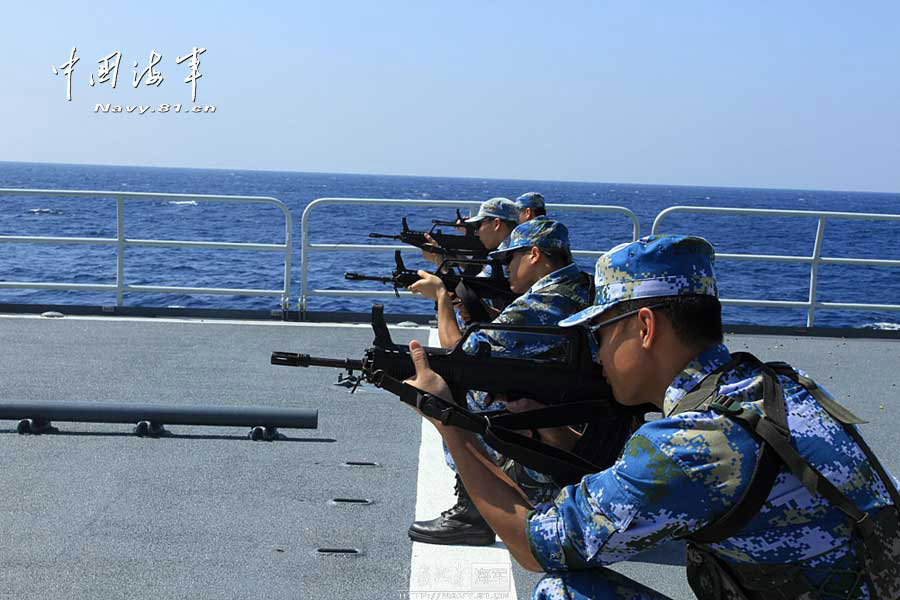 The 14th escort taskforce under the Navy of the Chinese People's Liberation Army (PLA) organizes its special operation members from the Harbin guided missile destroyer, the Mianyang guided missile frigate and the Weishan Lake comprehensive supply ship to conduct a precision shooting training with pistol and rifle on February 27, 2013. (navy.81.cn/Qin Chuan, Li Ding, Yang Qinghai)