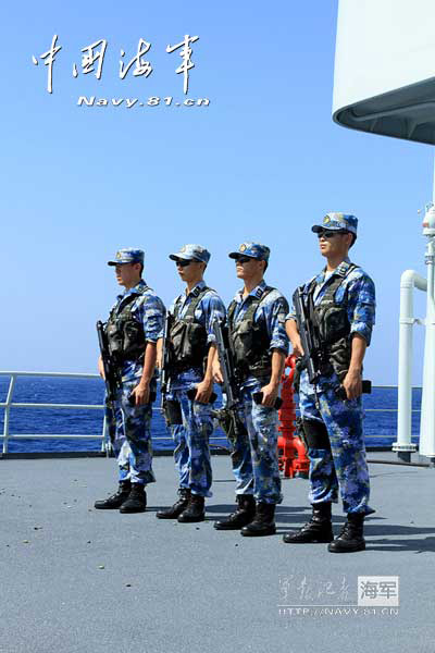 The 14th escort taskforce under the Navy of the Chinese People's Liberation Army (PLA) organizes its special operation members from the Harbin guided missile destroyer, the Mianyang guided missile frigate and the Weishan Lake comprehensive supply ship to conduct a precision shooting training with pistol and rifle on February 27, 2013. (navy.81.cn/Qin Chuan, Li Ding, Yang Qinghai)