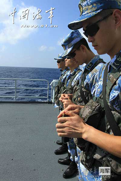 The 14th escort taskforce under the Navy of the Chinese People's Liberation Army (PLA) organizes its special operation members from the Harbin guided missile destroyer, the Mianyang guided missile frigate and the Weishan Lake comprehensive supply ship to conduct a precision shooting training with pistol and rifle on February 27, 2013. (navy.81.cn/Qin Chuan, Li Ding, Yang Qinghai)