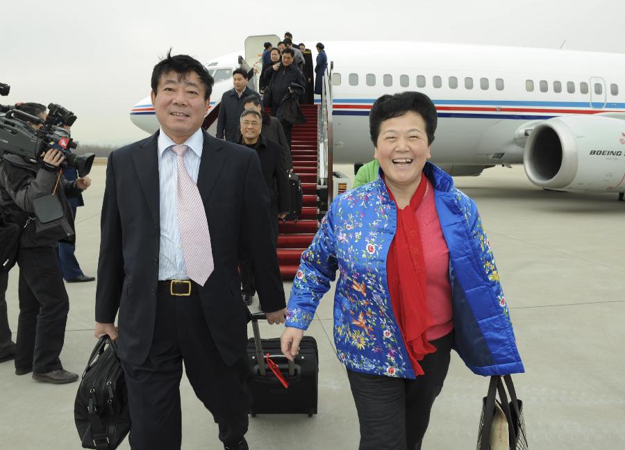 Deputies to the 12th National People's Congress (NPC) from east China's Jiangxi Province arrive in Beijing, capital of China, March 2, 2013. The first session of the 12th NPC is scheduled to open in Beijing on March 5. (Xinhua/Xie Huanchi)