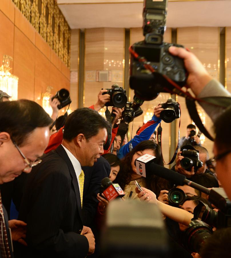 Lu Xinhua (2nd L), spokesman of the first session of the 12th Chinese People's Political Consultative Conference (CPPCC) National Committee, is interviewed after a news conference on the CPPCC session in Beijing, capital of China, March 2, 2013. The first session of the 12th CPPCC National Committee is scheduled to open in Beijing on March 3. (Xinhua/Jin Liangkuai) 