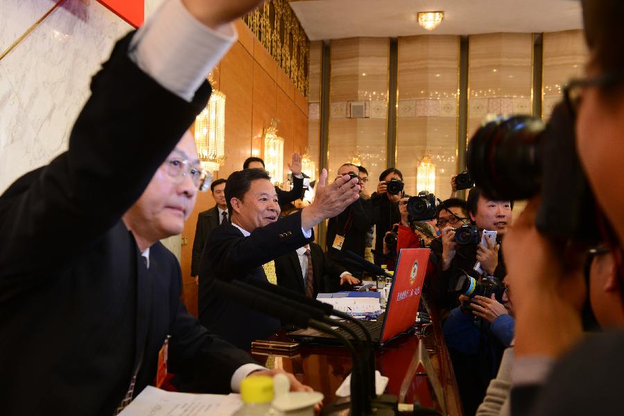 Lu Xinhua (2nd L), spokesman of the first session of the 12th Chinese People's Political Consultative Conference (CPPCC) National Committee, invites a journalist from China's Taiwan to raise an extra question after a news conference on the CPPCC session in Beijing, capital of China, March 2, 2013. The first session of the 12th CPPCC National Committee is scheduled to open in Beijing on March 3. (Xinhua/Jin Liangkuai) 