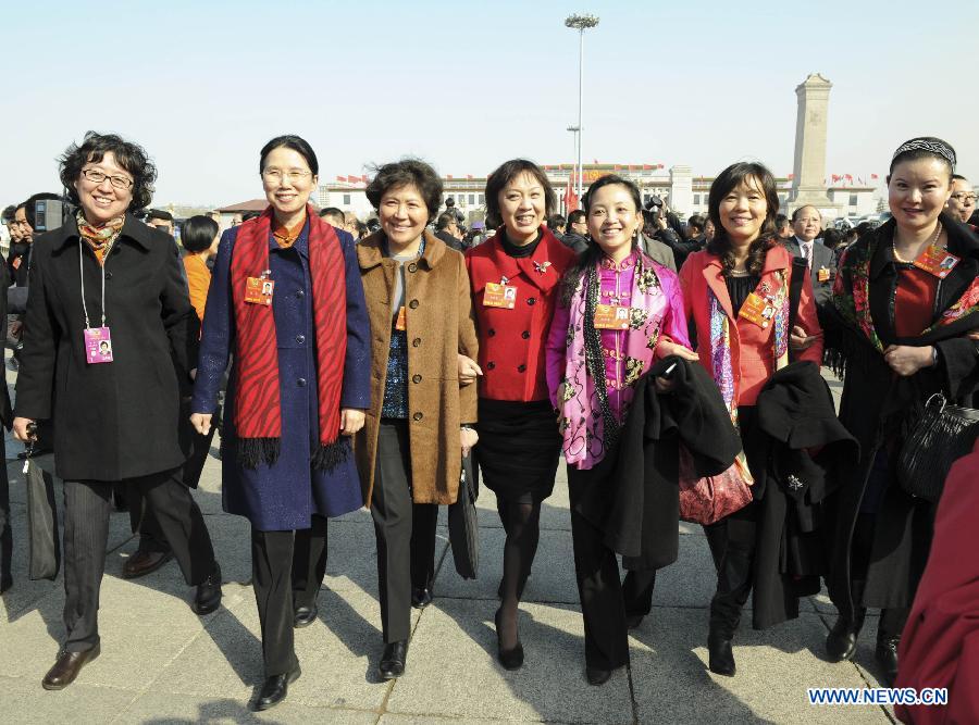 Members of the 12th National Committee of the Chinese People's Political Consultative Conference (CPPCC) arrive at the Tian'anmen Square in Beijing, capital of China, March 3, 2013. The first session of the 12th CPPCC National Committee is to open in Beijing on March 3. (Xinhua/Xie Huanchi)