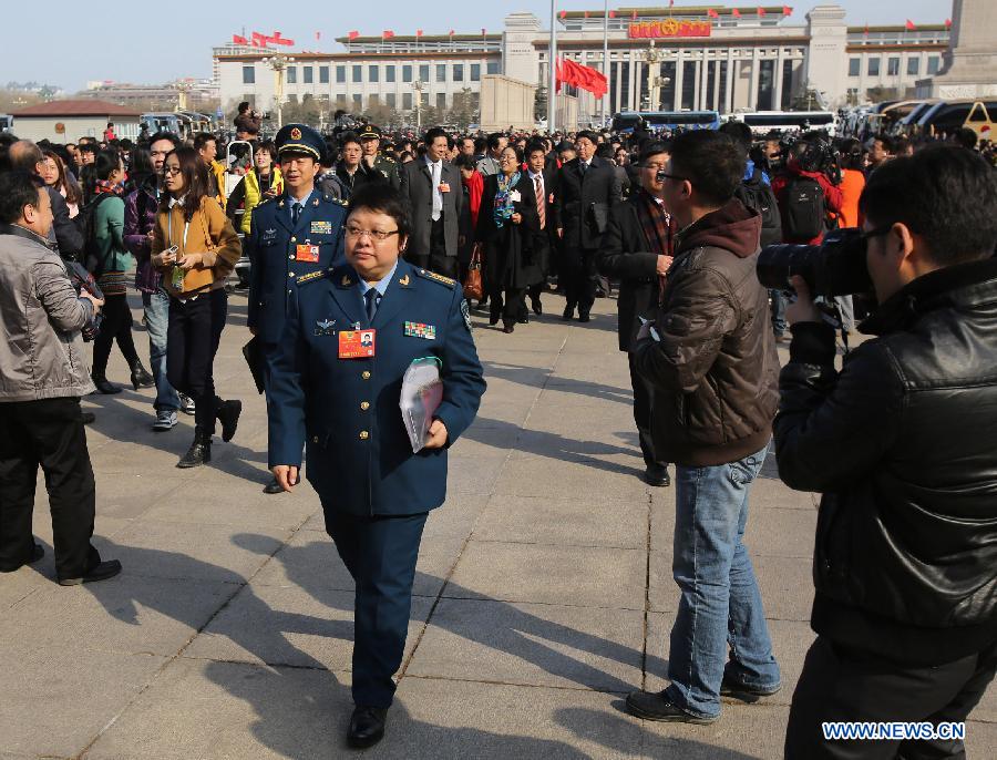 Han Hong (front), a member of the 12th National Committee of the Chinese People's Political Consultative Conference (CPPCC), arrives at the Tian'anmen Square in Beijing, capital of China, March 3, 2013. The first session of the 12th CPPCC National Committee is to open on March 3. (Xinhua/Jin Liwang)