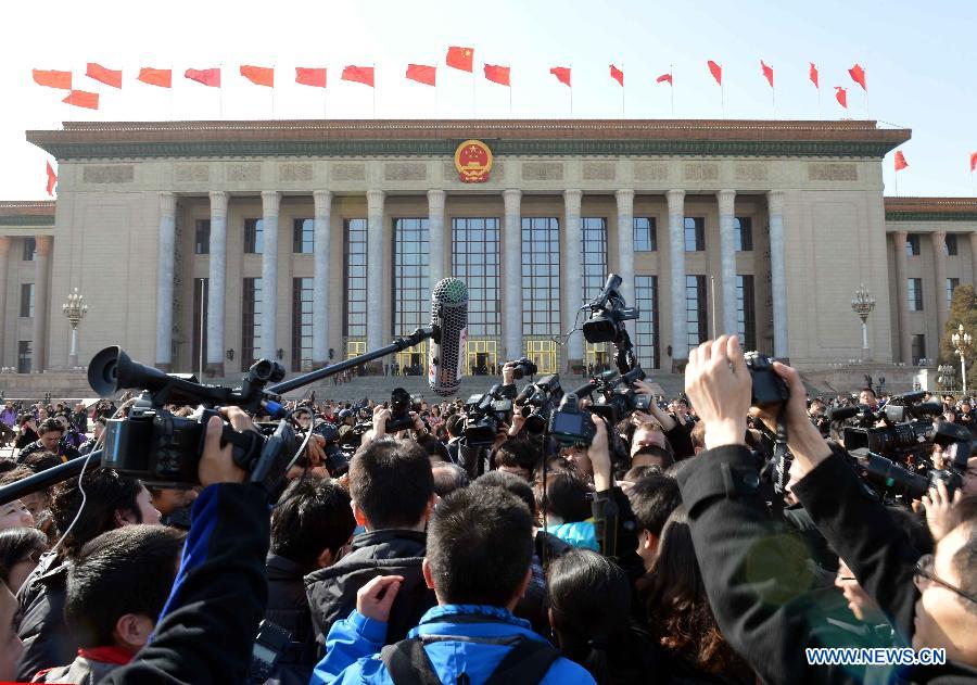 Journalists interview the members of the 12th National Committee of the Chinese People's Political Consultative Conference (CPPCC) outside the Great Hall of the People in Beijing, capital of China, March 3, 2013. The first session of the 12th CPPCC National Committee is to open on March 3. (Xinhua/Wang Song)