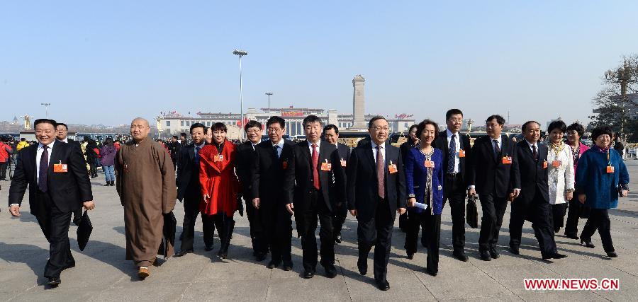 Members of the 12th National Committee of the Chinese People's Political Consultative Conference (CPPCC) walk to the Great Hall of the People in Beijing, capital of China, March 3, 2013. The first session of the 12th CPPCC National Committee opened in Beijing on March 3. (Xinhua/Chen Shugen)