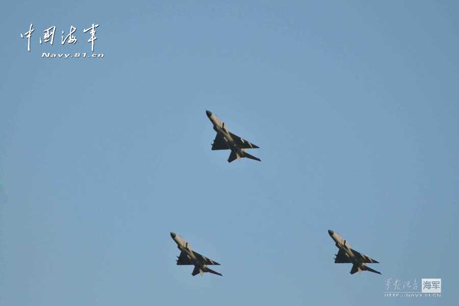 An aviation regiment under the South Sea Fleet of the Navy of the Chinese People's Liberation Army (PLA) conducts flight training and completes the flight training subjects under the background of actual combat. (navy.81.cn/Wanf Peng, Kou Yongqiang)  