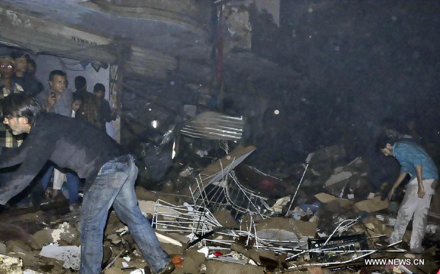 People work at the blast site in Karachi on March 3, 2013. At least 40 people including women and kids were killed and over 135 people were injured when twin blasts hit Pakistan's southern port city of Karachi on Sunday night, local media and police said. (Xinhua/Masroor) 