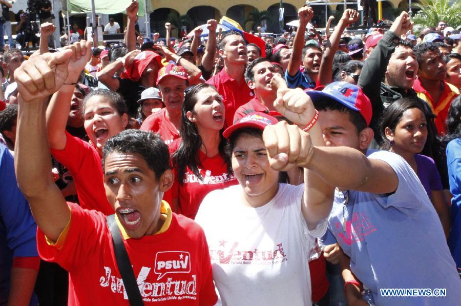 Residents participate in a demonstration in support of Venezuelan President Hugo Chavez at O'Leary Square in Caracas, capital of Venezuela, on March 3, 2013. (Xinhua/AVN) 