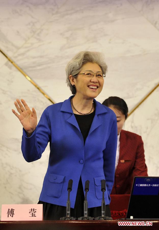 Fu Ying, spokesperson for the first session of the 12th National People's Congress (NPC), greets journalists before the news conference on the first session of the 12th NPC at the Great Hall of the People in Beijing, capital of China, March 4, 2013. (Xinhua/Wang Peng)