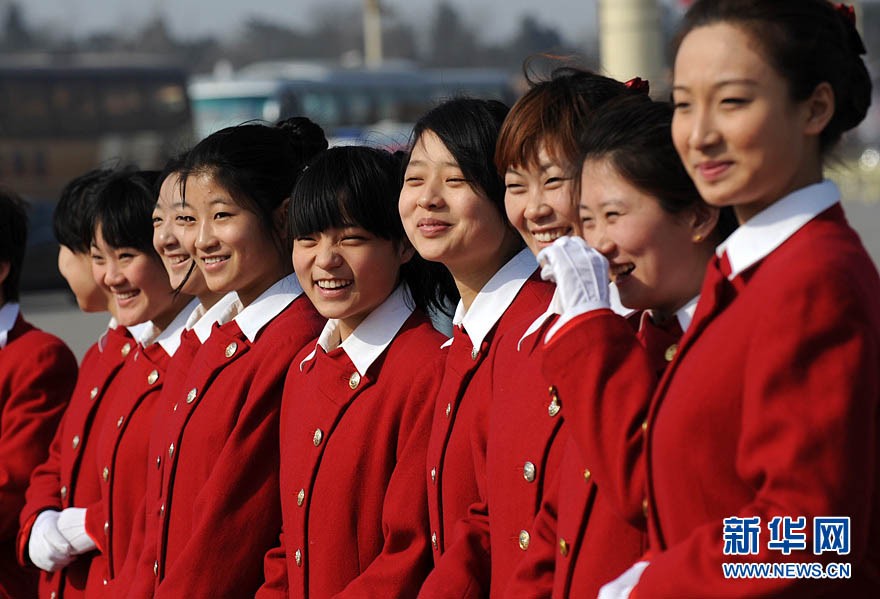 The first session of 12th CPPCC National Committee opens in the Great Hall of the People in Beijing at 3 p.m. on March 3, 2013. The service personnel have become a unique view outside the Great Hall of the People. (Xinhua/Chen Jingchao)