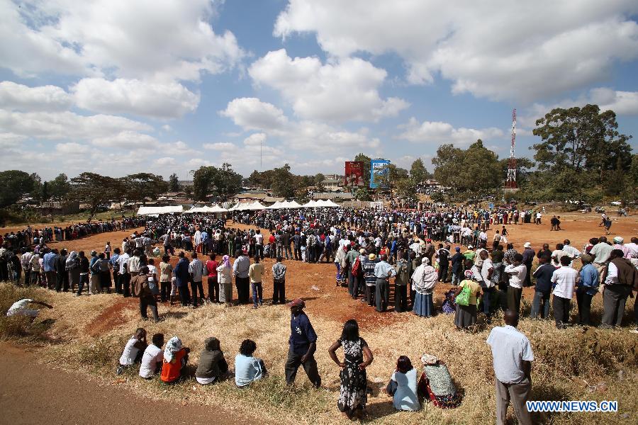 Voters are seen at a polling station in Nairobi, Kenya, March 4, 2013. A total of 14.3 million Kenyan voters lined up to cast their ballots Monday morning to choose the country's next president, the first after disputed presidential elections tally stirred up violence five years ago. (Xinhua/Meng Chenguang) 