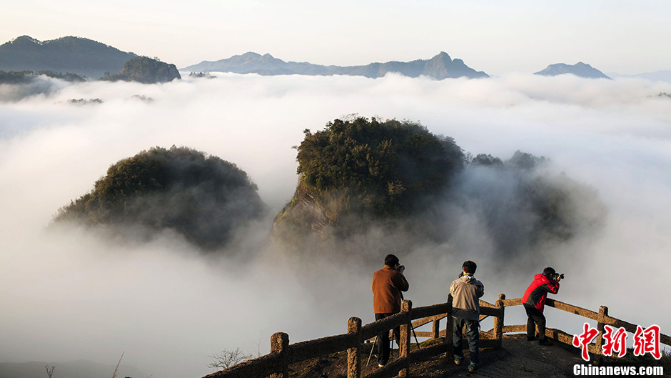 Photo taken on March 4 shows the sea of clouds at the Wuyi Mountain in Southeast China's Fujian Province. (CNS/Yi Fan)