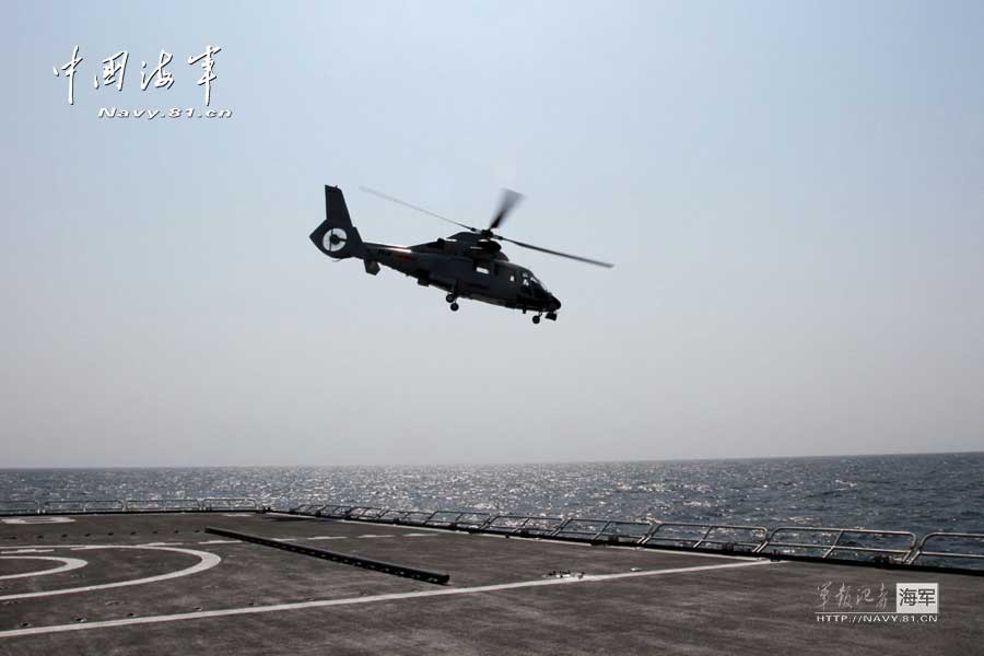 The 14th escort taskforce under the Navy of the Chinese People's Liberation Army (PLA) organizes taking off and landing training for its two ship-borne helicopters aboard the Harbin guided missile destroyer, the Mianyang guided missile frigate and the Weishan Lake comprehensive supply ship. (navy.81.cn/Dong Xiguang, Li Ding, Yang Qinghai, Yang Shangjun, Zhang Mingxing)