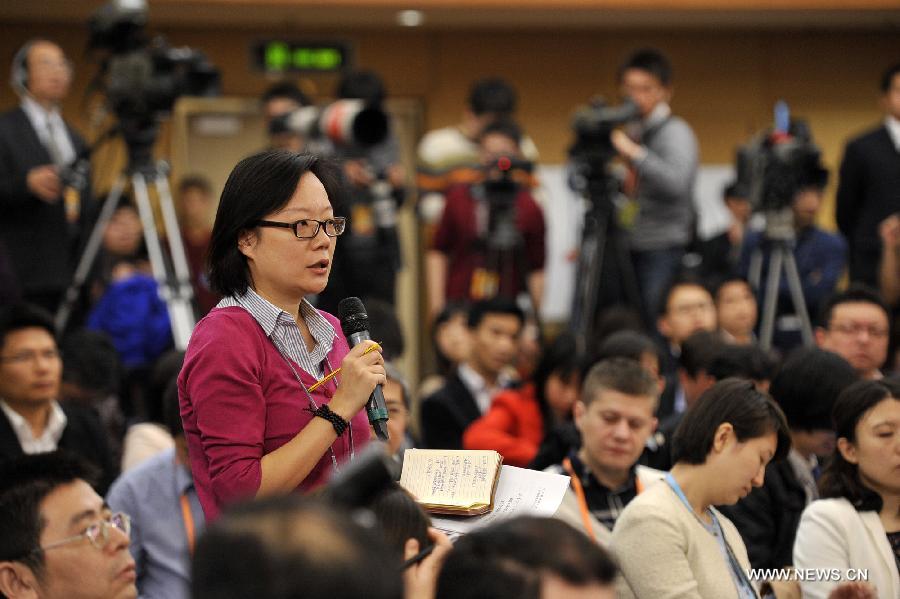 A journalist asks questions at a press conference held by the first session of the 12th National People's Congress (NPC) in Beijing, capital of China, March 6, 2013. Zhang Ping, minister of the National Development and Reform Commission, attended the press conference. (Xinhua/Wang Peng) 