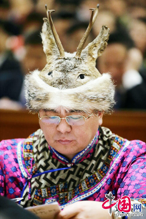 He Shengbao, an ethnic minority deputy captures the attention of journalists during the opening meeting of the first session of the 12th National People's Congress (NPC) at the Great Hall of the People in Beijing, capital of China, March 5, 2013. (China Pictorial/Xu Xun)