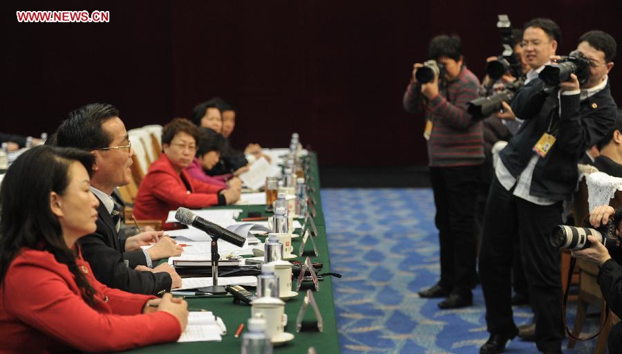 Journalists take photos during a discussion of deputies to the 12th National People's Congress (NPC) from east China's Anhui Province, in Beijing, capital of China, March 6, 2013. The discussion which was held by the Anhui delegation to the first session of the 12th NPC was open to media on Wednesday. (Xinhua/Du Yu) 