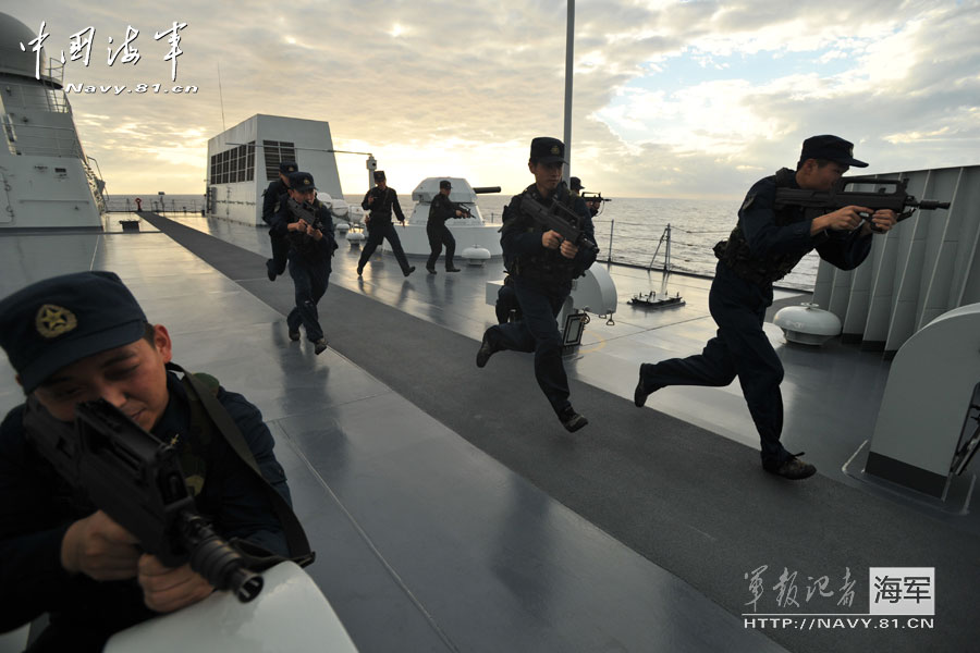 A landing ship detachment under the South Sea Fleet of the Navy of the Chinese People's Liberation Army (PLA) is the pioneer forces that can carry out amphibious task, and also an excellent troop capable of performing diverse military tasks. (navy.81.cn/Zhu zhongbin, Li Yanlin, Gan Jun, Hu Kaibing)