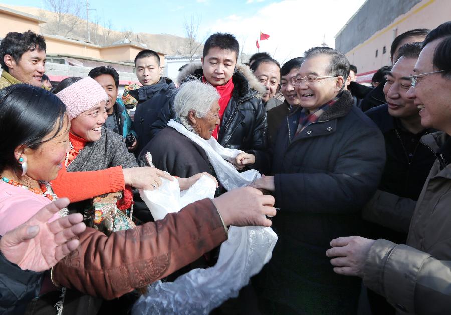 Chinese Premier Wen Jiabao greets residents in a community in Yushu Tibetan Autonomous Prefecture in northwest China's Qinghai Province, Dec. 31, 2012. Wen paid a visit in quake-hit Yushu before New Year's Day to inspect the reconstruction work and extend New Year's greetings to the people there. The prefecture witnessed a devastating earthquake in 2010. (Xinhua File Photo/Yao Dawei)