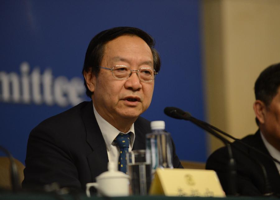 Li Yizhong, a member of the 12th National Committee of the Chinese People's Political Consultative Conference (CPPCC), speaks at the press conference held by the first session of the 12th CPPCC National Committee in Beijing, capital of China, March 7, 2013. (Xinhua/Qin Qing)